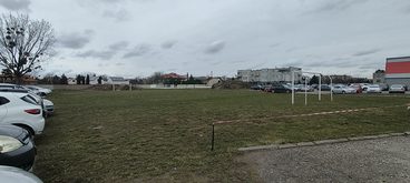 W Zespole Szkół nr 1 w Wieluniu podpisano umowę na budowę boiska